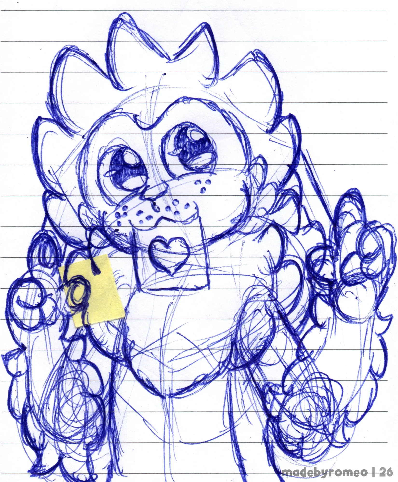 Apenas o Romeo com um papel com um coração desenhado na boca